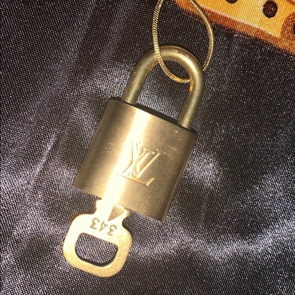AUTHENTIC Louis Vuitton Lock and Key🔑🔐 Necklace - Picture 8 of 8